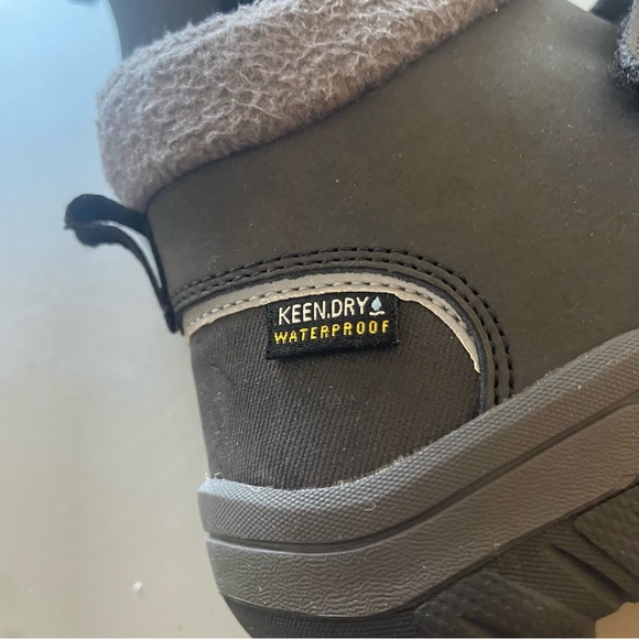 KEEN Kootenay mid height insulated/waterproof boots. Unisex size 2 - Picture 4 of 5